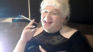 Watch Saratoga's smoking hot ass tease in solo video